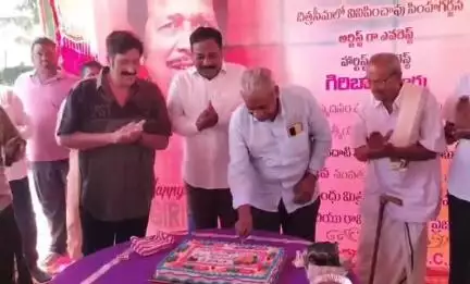 బాపట్ల : రవినూతలలో ఘనంగా సినీ నటుడు ఎర్ర గిరిబాబు జన్మదిన వేడుకలు