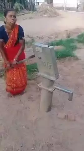 कोंडागांव: डोंगरीगुड़ा पंडापल्ली पारा में लगभग 2 महीने से हैंड पंप खराब, स्वच्छ पेयजल के लिए ग्रामीणों को करनी पड़ रही जद्दोजहद