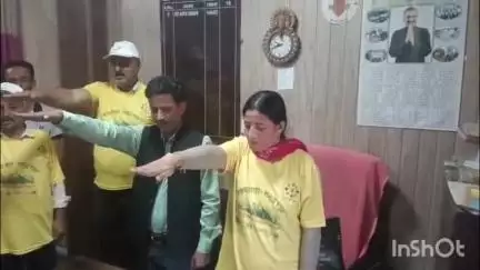 नेरवा: नेरवा नगर पंचायत में स्वच्छता बनाए रखने के लिए स्वच्छ शहर समृद्ध शहर के तहत ली गई शपथ