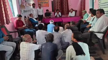 बिजावर: विकसित कृषि संकल्प अभियान के अंतर्गत किसानों को उन्नत कृषि और विभागीय योजनाओं के बारे में किया जागरूक