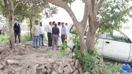 पानीपत: किसान को जिंदा जलाने के आरोप में राजनीति गरमाई, AAP कार्यकर्ताओं ने पीड़ित परिवार को बंधाया ढांढस