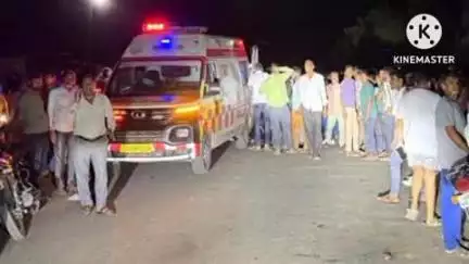 झाबुआ: चामुंडा गुजरात बस स्टैंड पर ट्राले की टक्कर से बाइक सवार युवक की मौत