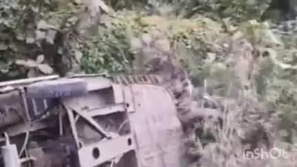 बेनीपट्टी: तीसियाही खानुआ टोल के पास क्षतिग्रस्त पुल के डायवर्शन पर ऑटो पलटने से कई यात्री जख्मी
