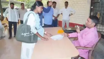 रामपुर बघेलान: विधायक विक्रम सिंह ने सुनी जनता की समस्याएं, अधिकारियों को दिए तत्काल समाधान के निर्देश