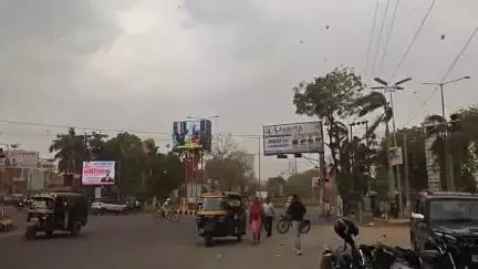 झांसी: झांसी में मौसम विभाग ने 9 से 11 जून तक लू चलने की जताई आशंका, तापमान 45 डिग्री तक पहुंच सकता है