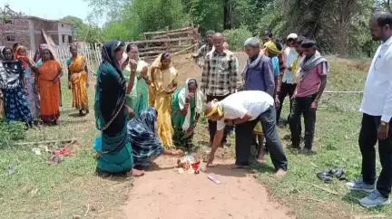 ग्राम कोहका में विधायक इंद्रशाह मंडावी ने नवीन प्राथमिक शाला भवन के निर्माण का भूमिपूजन किया