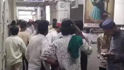बसमत: मजूर कामासाठी वसमत येथे आलेले दोन युवक गावाकडे जात असताना वाई गोरक्षनाथ पाटील जवळ कार व दुचाकीच्या अपघातात दोन मजुर ठार