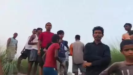 शिवाजी नगर: करेह नदी के नेउरी घाट किनारे मिला अज्ञात व्यक्ति का शव, सूचना के बाद भी कई घंटे तक नहीं पहुंची पुलिस