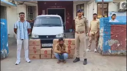 ઝાલોદ: લીમડી દાહોદ રોડ રૂખડી ગામેથી પોલીસ દ્વારા ફોર વ્હીલર ગાડીમાં હેરાફેરી કરાતો વિદેશી દારૂ જપ્ત કરાયો