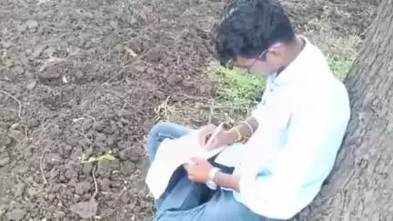 बदनापूर: बाजार वाहेगाव येथे कवितेच्या माध्यमातून व्याख्याते सौरभ काळे यांनी शासन दरबारी मांडल्या शेतकऱ्यांच्या व्यथा