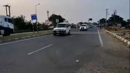 बलिया: हिराटोल NH पर जनसुराज पार्टी के सूत्रधार प्रशांत किशोर का भव्य स्वागत किया गया