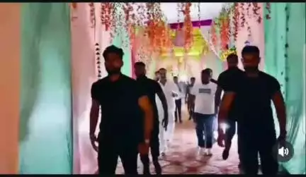 मै श्री प्रभात सिंह चौहान रामभद्दर निवासी विनोद राय जी के पुत्री के शादी समारोह मे जाते हुए। #जय_भवानी 🔱