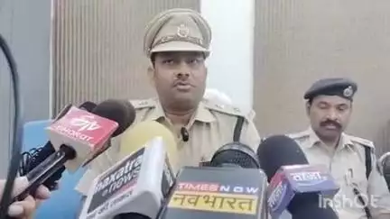 जामताड़ा: आवासीय कार्यालय में एसपी ने प्रेस वार्ता में दी जानकारी, कहा- नाबालिगों द्वारा गाड़ी चलाने पर अभिभावकों पर होगी कार्रवाई