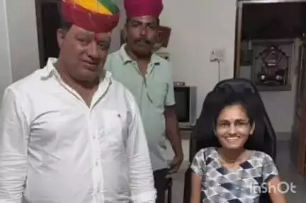 बाली: बाली में दिव्यांग भाई-बहन को विधायक राणावत ने दी इलेक्ट्रिक व्हील चेयर, चलाने का अभ्यास भी करवाया