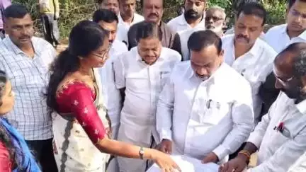 குன்னூர்: புதிதாக அரசு கலைக்கல்லூரி அமைக்க சாத்தியக் கூறுகள் உள்ளனவா என பந்துமை பகுதியில் ஆ.ராசா MP ஆய்வு