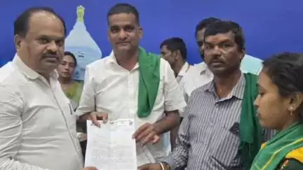 ಕೋಲಾರ: ಖಾಸಗಿ ಶಾಲೆ ಕಾಲೇಜುಗಳ ದುಬಾರಿ ಶುಲ್ಕ ನಿಯಂತ್ರಣಕ್ಕೆ ನಗರದಲ್ಲಿ ರೈತ ಸಂಘ ಆಗ್ರಹ
