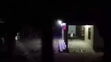 प्रतापगढ़: मवैया कला गांव में दो पक्षों के बीच कहासुनी के दौरान चले ईट-पत्थर व गोली, वीडियो हो रहा वायरल