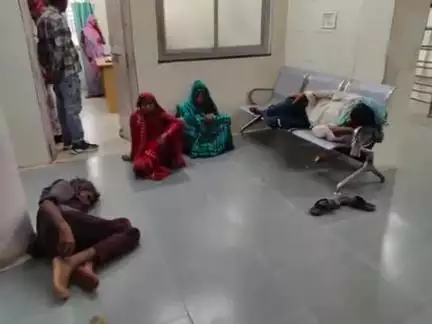 बड़ागांव धसान: जामुन तलैया गांव में लकड़ी काटने को लेकर दो पक्षों में विवाद, दोनों पक्षों ने थाने में की शिकायत की