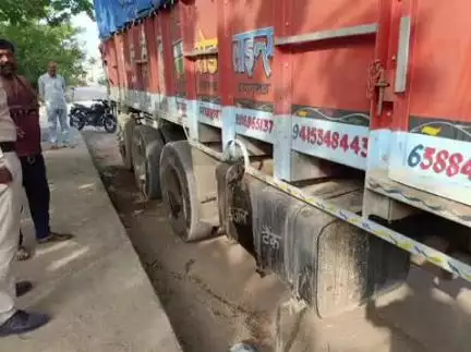 पंडरिया: बस स्टैंड पंडरिया के पास खड़ी ट्रक से दिनदहाड़े 150 से अधिक लीटर डीजल चोरी, आरोपी फरार, पुलिस कर रही जांच