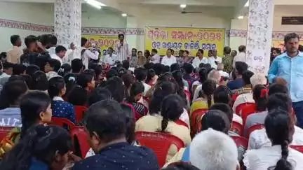 ଆସିକା: ଗୁଡ଼ିଆଳି ଛକ ଠାରେ ଆୟୋଜିତ ଓଡ୍ର ଖଣ୍ଡାୟତ କାଳଞ୍ଜି ସମାଜ ପ୍ରତିଭା ସମ୍ମାନ କାର୍ଯ୍ୟକ୍ରମ ରେ ପ୍ରତିକ୍ରିୟା ରଖିଲେ ଆସିକା ନଗର ବିଜେଡି ସଭାପତି