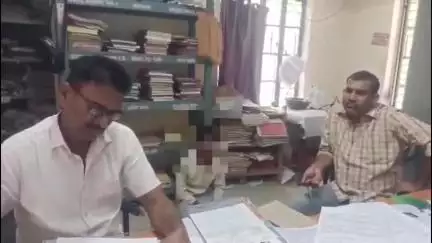 धरहरा: मानगढ़ में मोबाइल चोरी की घटना, धरहरा थाना पुलिस ने एक किशोर को किया निरुद्ध