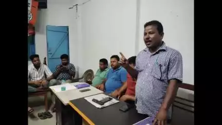 দিনহাটা ২: বাসন্তীরহাট বাজারে তৃণমূলের দলীয় কার্যালয়ে আয়োজিত বিশেষ সভা