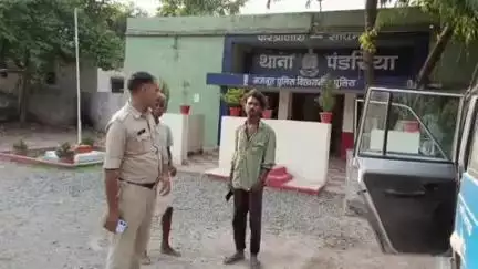 पंडरिया: मैनपुरा में पारिवारिक विवाद के चलते दो पक्षों के बीच हुआ विवाद, मामला पंडरिया थाना पहुंचा, पुलिस कर रही जांच