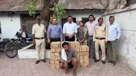 खंडवा नगर: खंडवा के लाडनपुर गांव में आबकारी विभाग ने एक युवक को किया गिरफ्तार