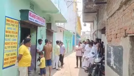 निरसा/चिरकुंडा: शिवली बाड़ी उत्तर पंचायत में रविवार को दो जगह बिजली तार गिरने से बाल-बाल बचे ग्रामीण