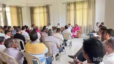भवारना: विधायक विपिन सिंह परमार ने भवारना, सुलह, थुरल मंडल के कार्यकर्ताओं के साथ की बैठक