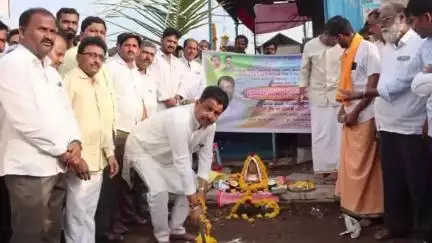 ಸಿಂದಗಿ: ಪಟ್ಟಣದಲ್ಲಿ ₹2 ಕೋಟಿ ವೆಚ್ಚದ ಸಿಸಿ ರಸ್ತೆ ಕಾಮಗಾರಿಗೆ ಶಾಸಕ ಅಶೋಕ ಮನಗೂಳಿ ಭೂಮಿ ಪೂಜೆ