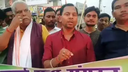 इचाक: इचाक में नशा और जुए के खिलाफ युवकों ने जन-जागरूकता रैली निकाली, प्रशासन से सख्त कार्रवाई की मांग की