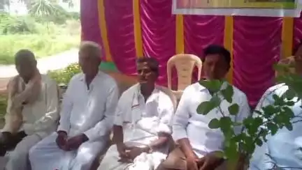 ಮೊಳಕಾಲ್ಮುರು: ಪಟ್ಟಣದ ಯಾದವ ವಿದ್ಯಾರ್ಥಿ ನಿಲಯದ ಆವರಣದಲ್ಲಿ ತಾಲ್ಲೂಕು ಗೊಲ್ಲರ ಸಂಘದ ಸರ್ವ ಸದಸ್ಯರ ವಾರ್ಷಿಕ ಮಹಾಸಭೆ