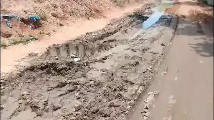 মানকাচৰ: নেৰানেপেৰা বৰষুণৰ বাবে মানকাচৰৰ চোমৰাশালী ২৬ নং অসম আৰক্ষী বাহিনী বেটেলিয়ান কেম্পৰ পথৰ জৰাজীৰ্ণ অৱস্থা #jansamasya