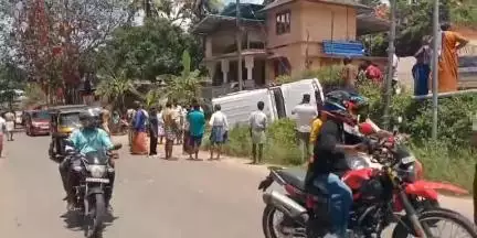 പുനലൂർ: കുളത്തൂപ്പുഴയിൽ കെ.എസ്.ആർ.ടി.സി ബസ് പോലീസ് ജീപ്പിന് പിറകിൽ ഇടിച്ച് ജീപ്പ് തലകീഴായി മറിഞ്ഞു