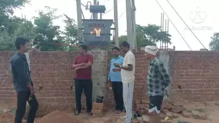 बरकट्ठा: कपका में सांसद प्रतिनिधि के प्रयास से नया ट्रांसफार्मर लगाया गया