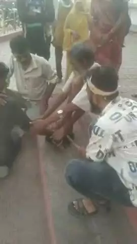 टीकमगढ़: जिला अस्पताल में भर्ती वृद्ध ने किया इलाज का दावा, हड्डियां चटकाई, वीडियो वायरल