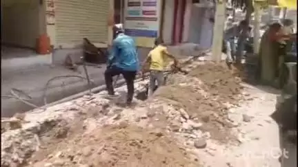 देेेवरिया: देवरिया के गुलाम टोला मोहल्ले में क्षतिग्रस्त पाइप से बह रहा पीने का पानी ,हजारों लीटर पानी हो रहा बर्बाद #jansamasya