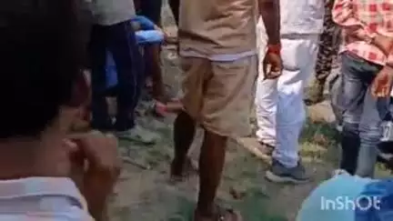 अतरी: टेउसा चौधरी टोला में चार पहिया वाहन की टक्कर, बाल-बाल बचा बच्चा और चालक