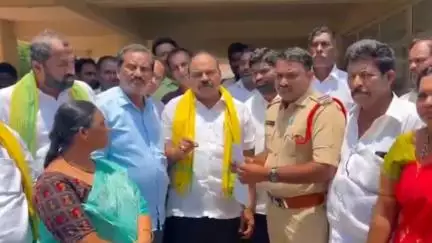 కొమ్మారెడ్డి శ్రీనివాసు, కృష్ణంరాజులపై అవనిగడ్డ పోలీస్ స్టేషన్లో ఫిర్యాదు చేసిన నియోజకవర్గ పరిశీలకులు K. శ్రీనివాసరావు
