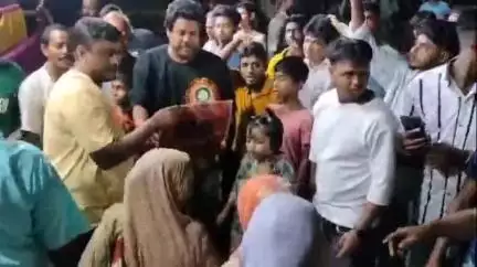 নওদা: চাঁদপুর অঞ্চল এলাকায় ঈদ উল আযহা উপলক্ষে দুঃস্থদের পাশে দাঁড়ালেন নওদা ব্লক তৃণমূল সভাপতি