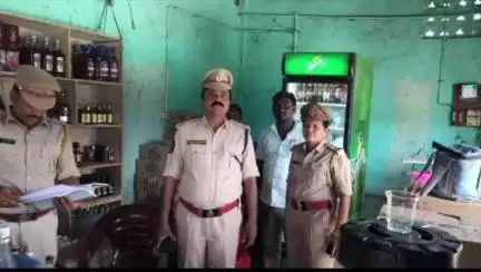 మచిలీపట్నం: వైన్ షాపులు ఆకస్మిక తనిఖీలు