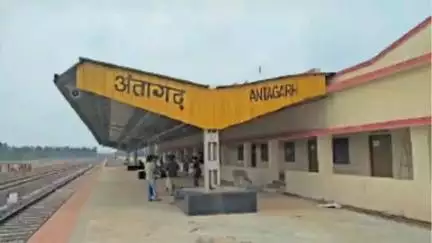 अन्तागढ़: अंतागढ़ में रेलवे प्रभावित किसानों के धरना प्रदर्शन में भानुप्रतापपुर विधायक सावित्री मनोज मंडावी ने दिया समर्थन