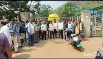 ରେଙ୍ଗାଲି: ରେଙ୍ଗାଲି ନିର୍ବାଚନ ମଣ୍ଡଳୀ ଅନ୍ତର୍ଗତ ତବଲା ସମବାୟ ସମିତି ଓ ଧାନ ମଣ୍ଡି କୁ ତାଲା ମାରିଲେ ଚାଷି