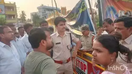 శ్రీకాకుళం: పాత శ్రీకాకుళంలో నూకాలమ్మ తల్లి సిరిమానోత్సవాలు సజావుగా జరిగేందుకు బందోబస్తు ఏర్పాట్లు పరిశీలించిన జిల్లా ఎస్పీ మహేశ్వర్