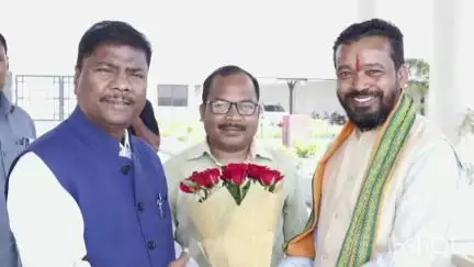 दंतेवाड़ा: नवा रायपुर स्थित कार्यालय में मंत्री केदार कश्यप ने दंतेवाड़ा के जनप्रतिनिधियों से की मुलाकात