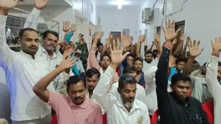पेशरार: मजदूर नेता बताकर ठगने वालों से सावधान रहें: थाना रोड स्थित आवास पर इंटक महासचिव धीरज प्रसाद साहू