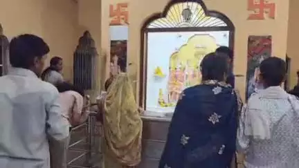 खंडवा नगर: खंडवा के राधा कृष्ण मंदिर में श्रद्धालुओं ने की पूजा-अर्चना