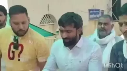 नाथद्वारा: अंतर्राष्ट्रीय पहलवान श्री योगेश्वर दत्त ने परिवार सहित श्रीजी प्रभु की उत्थापन की झांकी के दर्शन किए