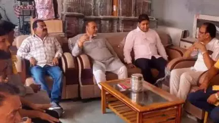 चांद: बीजेपी जिलाध्यक्ष शेषराव यादव पहुंचे ग्राम कुहिया, BJP कार्यकर्ता के आवास पर आयोजित मांगलिक कार्यक्रम में हुए शामिल